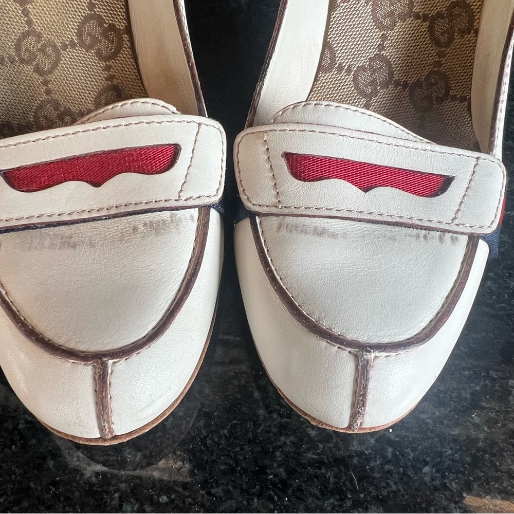 Gucci Cream and Red Stiletto Heels with Bow Accent - Picture 3 of 16
